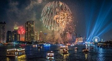 Fuochi d'artificio sopra Bangkok in occasione del capodanno.