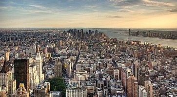 Manhattan vista dall'alto, al tramonto.