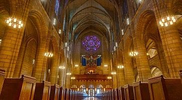 Interni della Chiesa di San Thomas a New York.