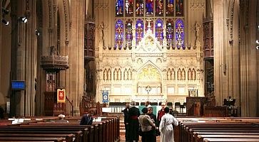 Interni della chiesa Trinity Church a New York.