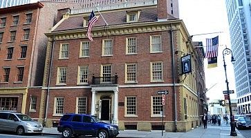 Il Fraunces Tavern Museum all'esterno.