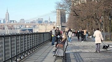 La passeggiata Brooklyn Heights Promenade.