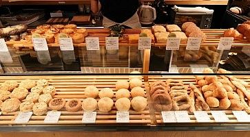 Pane e dolci lievitati in vendita da 365 jours.