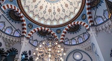 Il soffitto, della Moschea di Tokyo.