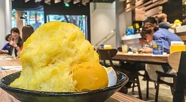 Granita gigante al mango da Ice Monster.