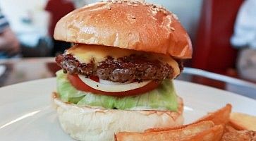 Hamburger da Reg-On Diner.