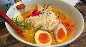 Ramen vegano con brodo di carota da Sora no Iro.