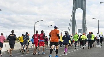 Gruppo di corridori alla Maratona di New York.