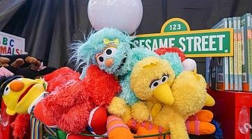 Pupazzi di Sesame Street in vendita da Kidding Around.