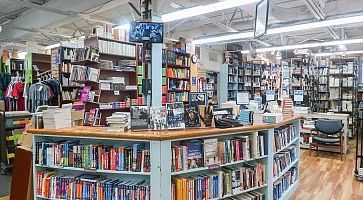 Interno della libreria Book Culture a New York.