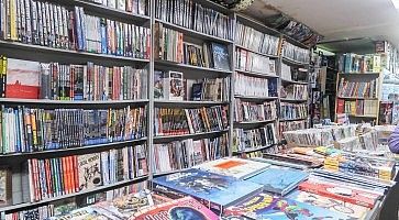 Libri, fumetti e manga in vendita da St Mark's Comics.