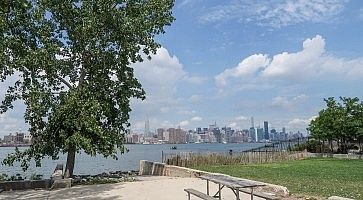 Il parco Williamsburg East River Side Park.