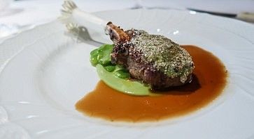 Secondo piatto di carne al ristorante Del Posto, a New York.