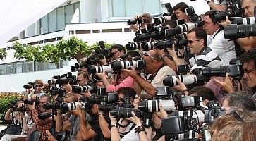 Gruppo di fotografi ad un evento.