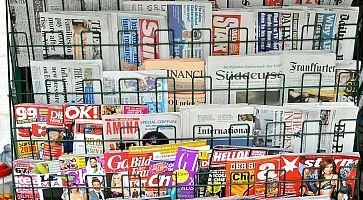 Quotidiani e riviste in vendita.