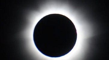 Eclissi solare totale.