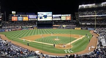 Lo Yankee Stadium durante una partita di baseball.