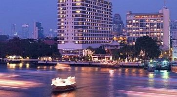 Il Mandarin Oriental Hotel di Bangkok e il fiume Chao Praya.
