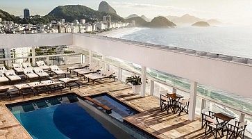 La piscina all'Hotel Rio Othon di Rio de Janeiro.