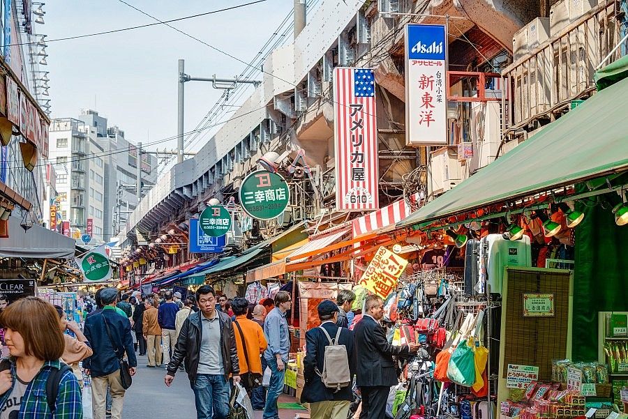 Il mercato di Ameyoko a Ueno.