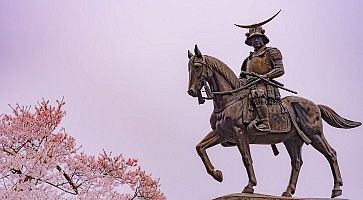 Statua al castello Aoba.