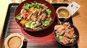 Tipico pranzo teishoku servito al ristorante Ootoya.