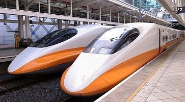 Treni Shinkansen in stazione