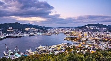 Il porto di Nagasaki visto dall'alto.