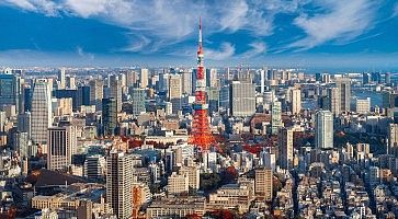 La vista di Tokyo, con in primo piano la Tokyo Tower.