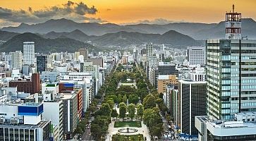 Il Parco Odori a Sapporo, al tramonto.