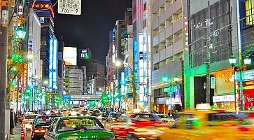 Traffico nelle strade di Roppongi.