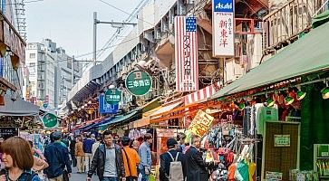 Il mercato di Ameyoko a Ueno.