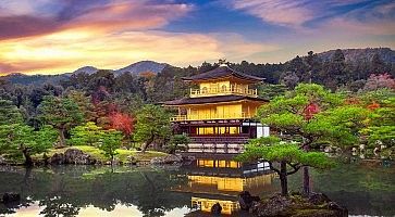 Il tempio d'oro Kinkakuji.