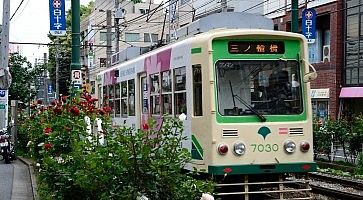 Tram della linea Toei, a Tokyo.