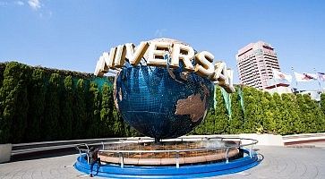 Il logo degli Universal Studios, all'ingresso dell'omonimo parco ad Osaka.