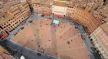 Piazza del Campo a Siena, vista dall'alto.