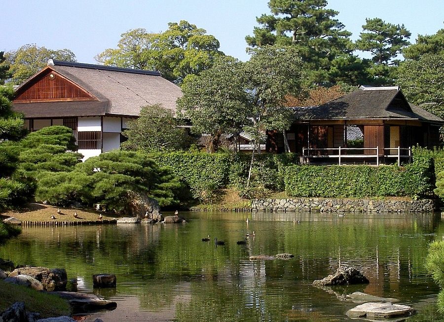 Villa Katsura a Kyoto con giardino tradizionale e stagno.