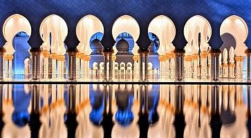 Sheikh Zayed Grand Mosque in Abu Dhabi at Dusk