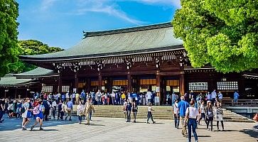 Il santuario Meiji in una giornata di sole.