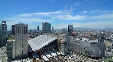 La stazione di Osaka vista dall'alto.