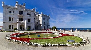 Il castello di Miramare a Trieste.