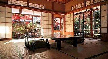 Stanza tradizionale con tatami all'Arai Ryokan.