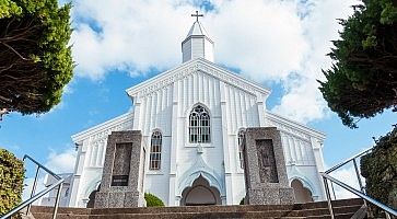 Una chiesa bianca a Nagasaki.