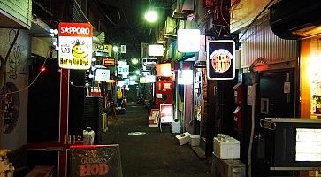 La zona di Golden Gai di sera.