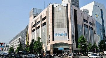 L'edificio Lumine a Shinjuku.