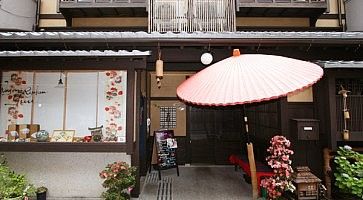 Esterno del Nagomi Ryokan a Kyoto.