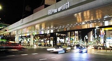 L'incrocio di Roppongi, di sera.