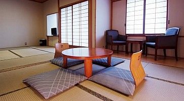 Stanza tradizionale al ryokan Shigetsu di Asakusa.