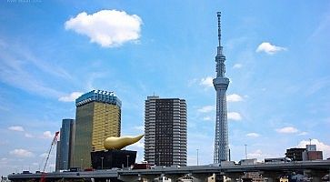 La Tokyo Sky Tree vista da Asakusa.