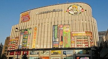 L'edificio di Yodobashi Camera ad Akihabara.